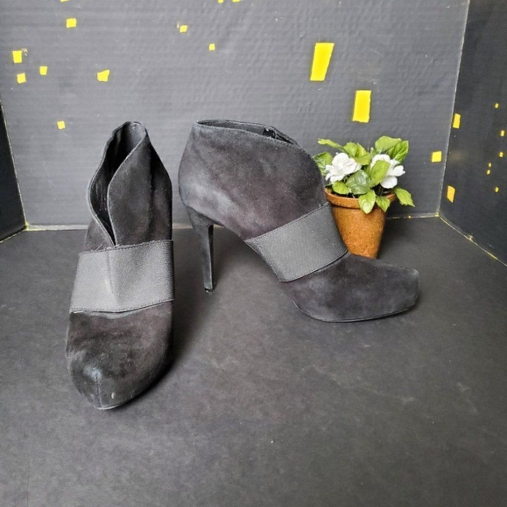 Gianni Bini Black Suede Pumps - Picture 2 of 9